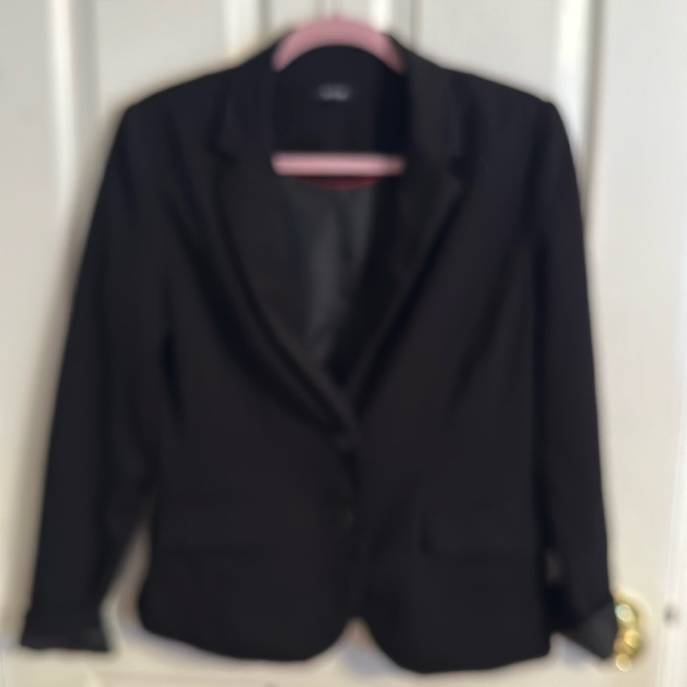 Blazer perfect to wear with a pair of jeans. Looks almost black